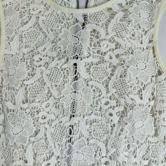EUC CABI Women’s Cream Macrame Lace Peplum Full Zip Sleeveless Blouse Top Size S - Picture 5 of 9